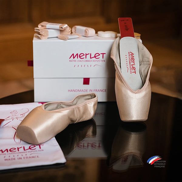 Lisa Pointe Shoe w/ Box & Accessories